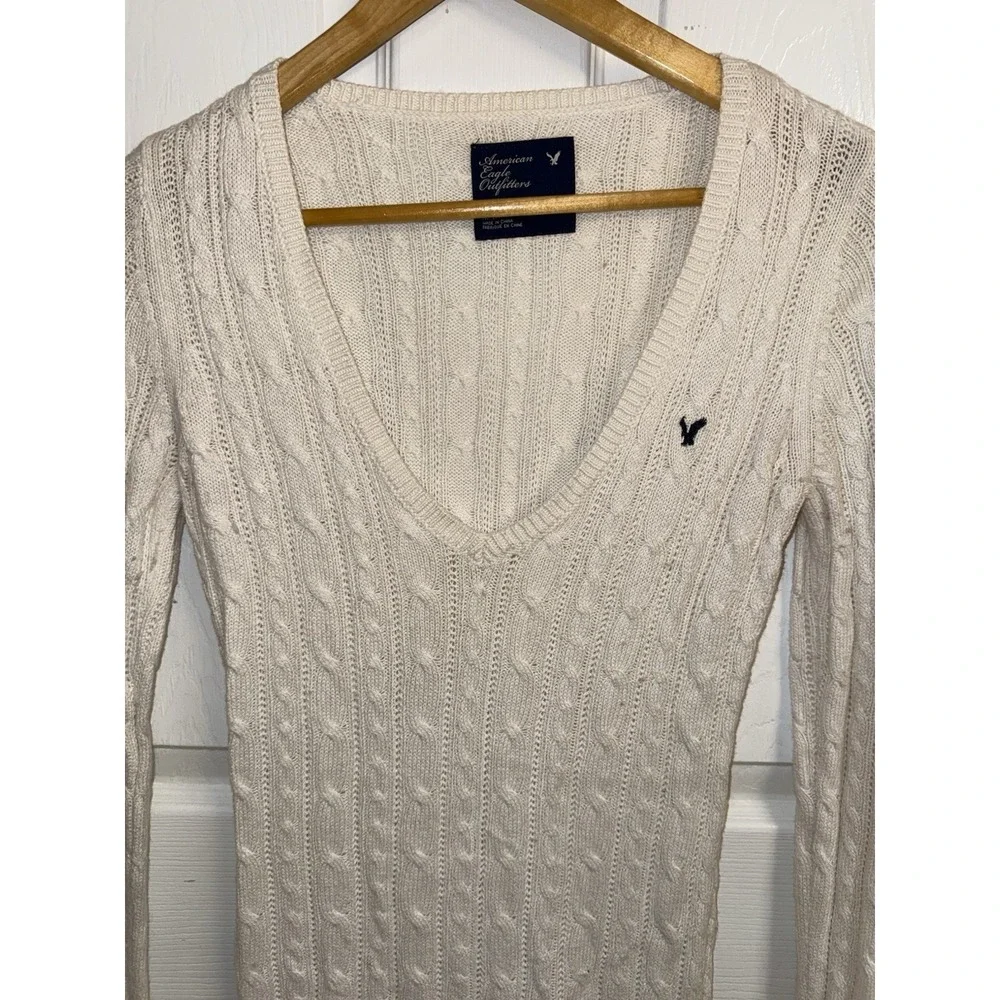 American Eagle Outfitters Women's M Cable Knit V-Neck Sweater Cream Y2K Vintage
